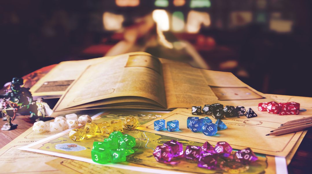 tavolo da gioco buio con sfondo